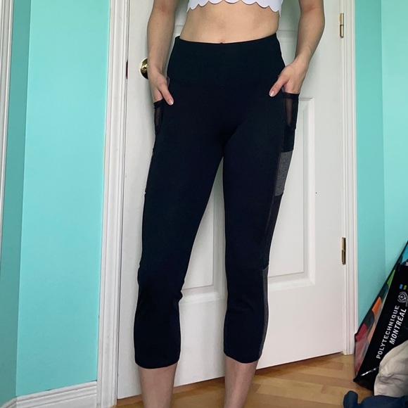 Avia Capri Black Leggings with 2 side Pockets - Picture 3 of 4